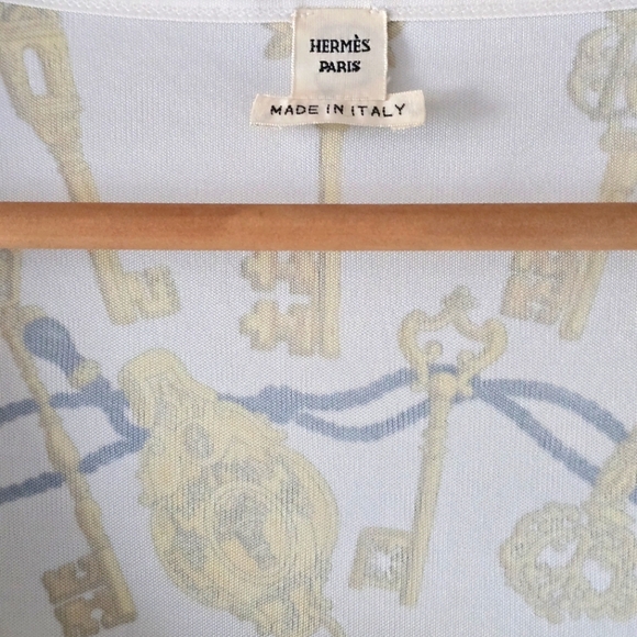 Hermès Paris Haut Decollete Manches Court Key And Tassel Print Shirt Size 38/US6 - Picture 3 of 7